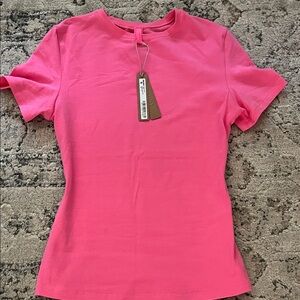 SKIMS cotton jersey t-shirt. size small. Color pink. Never worn, tags attached!